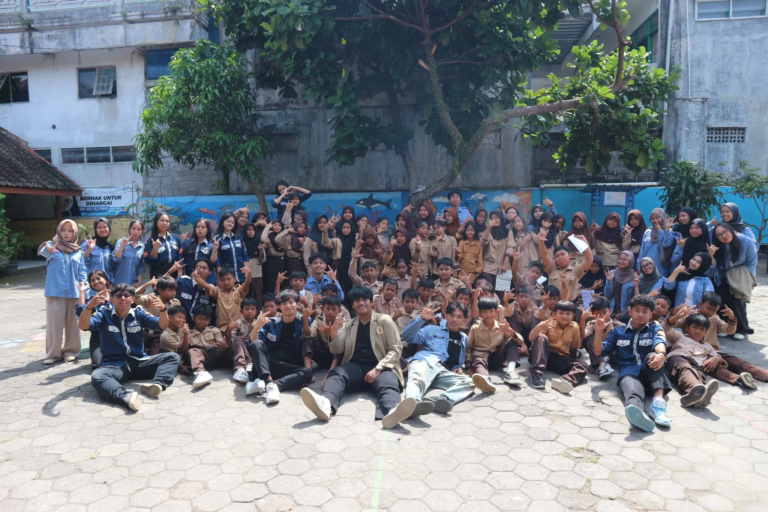 Tentang
